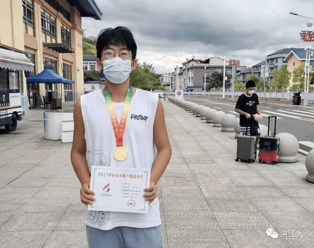 包含南美运动员勇夺铜牌，赢得观众掌声！的词条